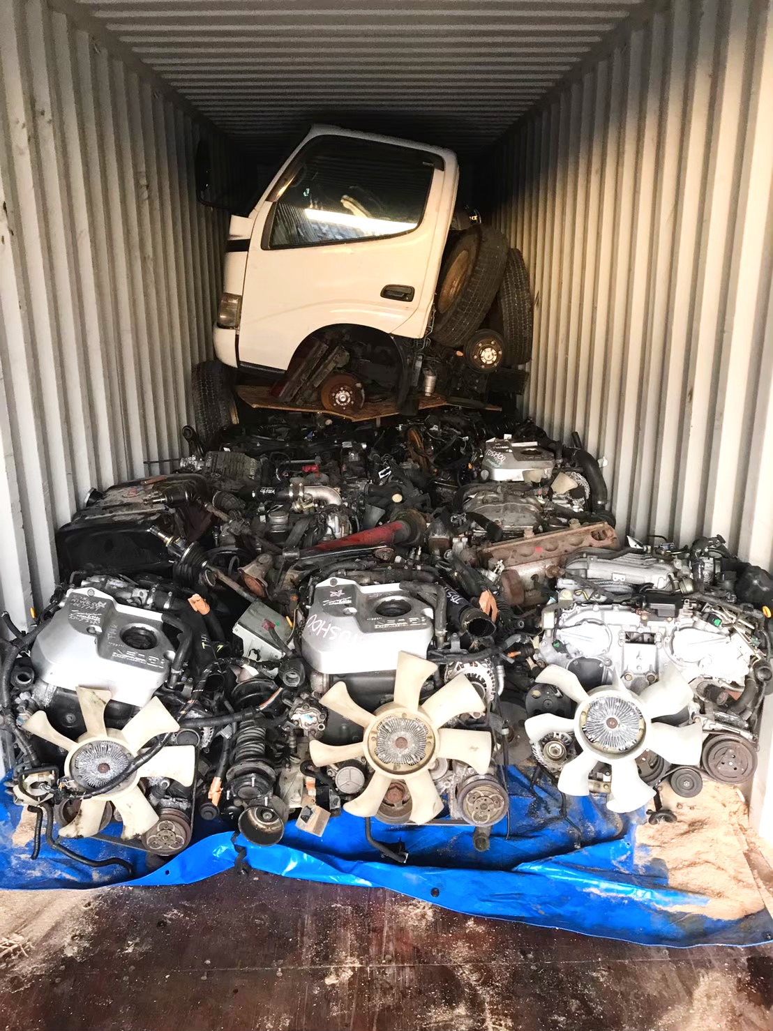 Engine Container